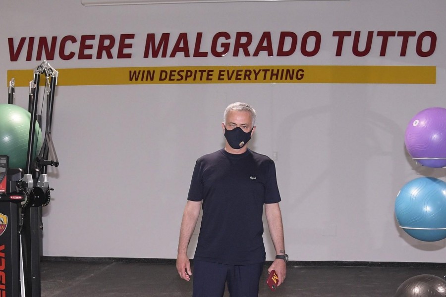 José Mourinho dentro alla palestra di Trigoria @AS Roma via Getty Images