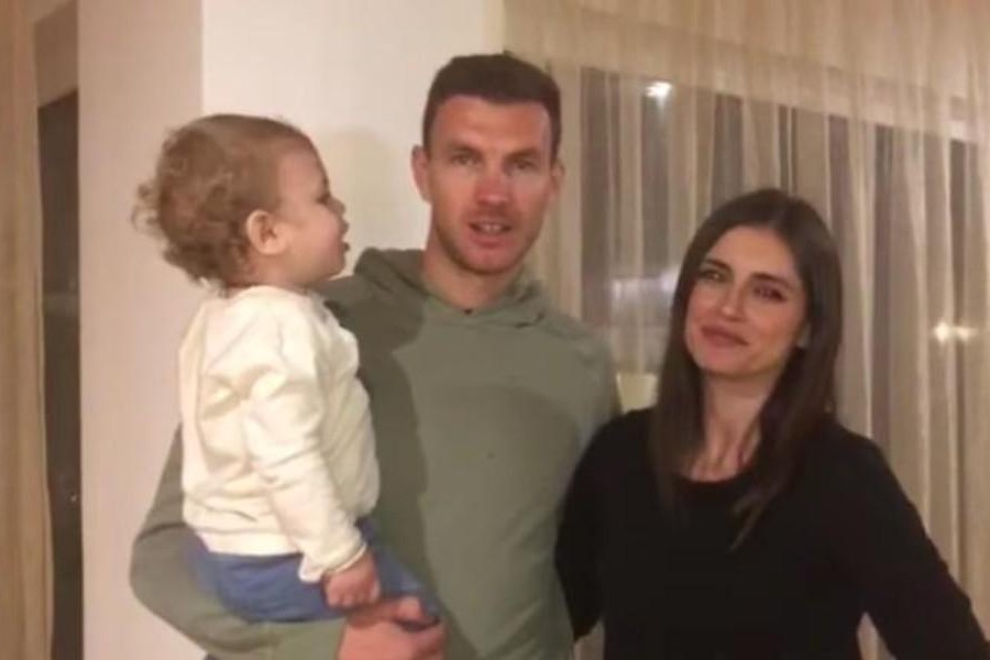 Edin Dzeko in compagnia della moglie Amra e della figlia Una