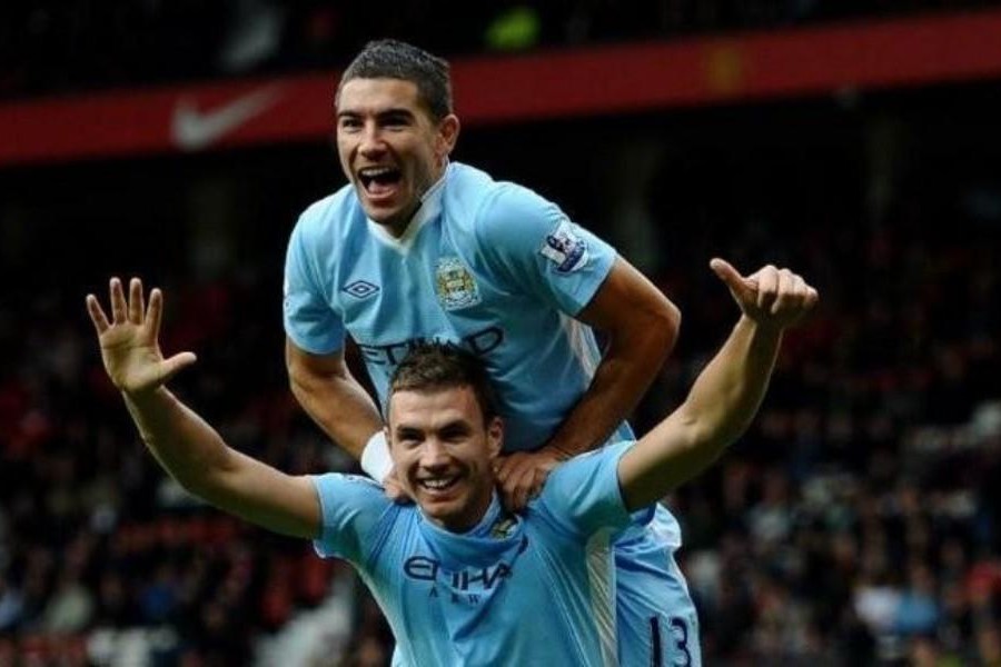 Dzeko e Kolarov con la maglia del Manchester City