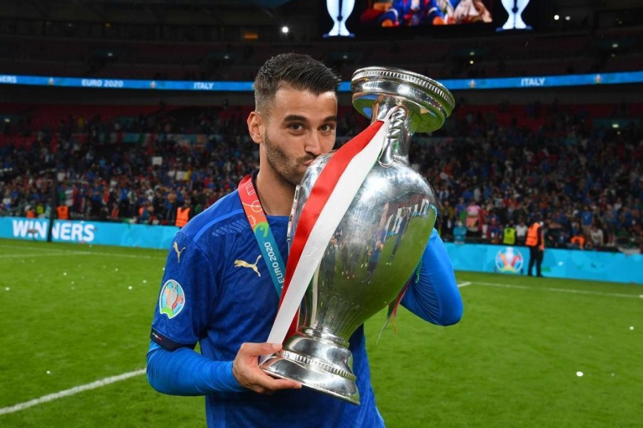 Spinazzola con la coppa (Getty Images)