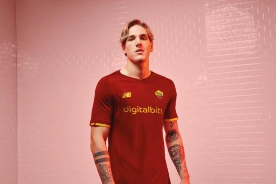 Zaniolo con la nuova maglia (Foto asroma.com)