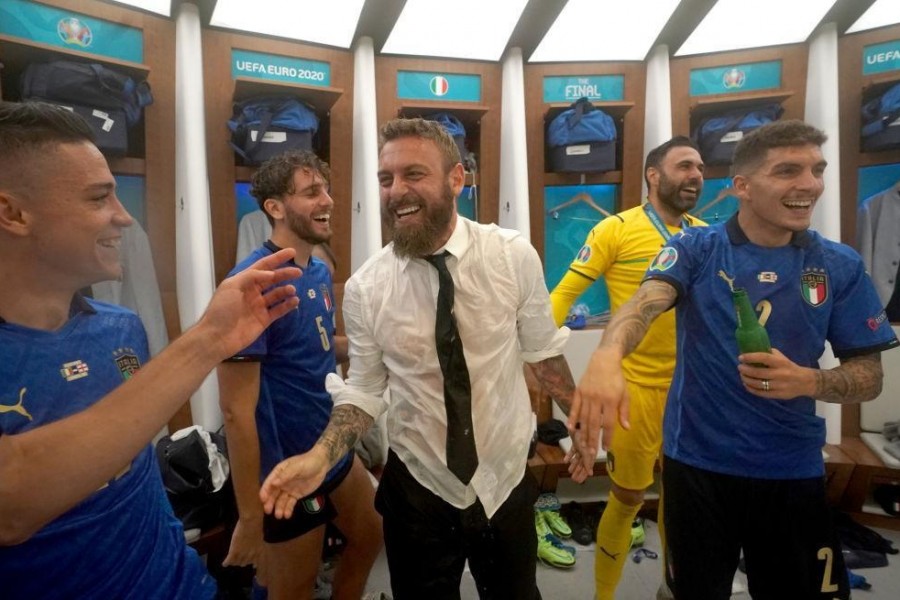 De Rossi negli spogliatoi dell'Italia dopo il trionfo nella finale di Euro 2020 a Wembley (Getty Images)