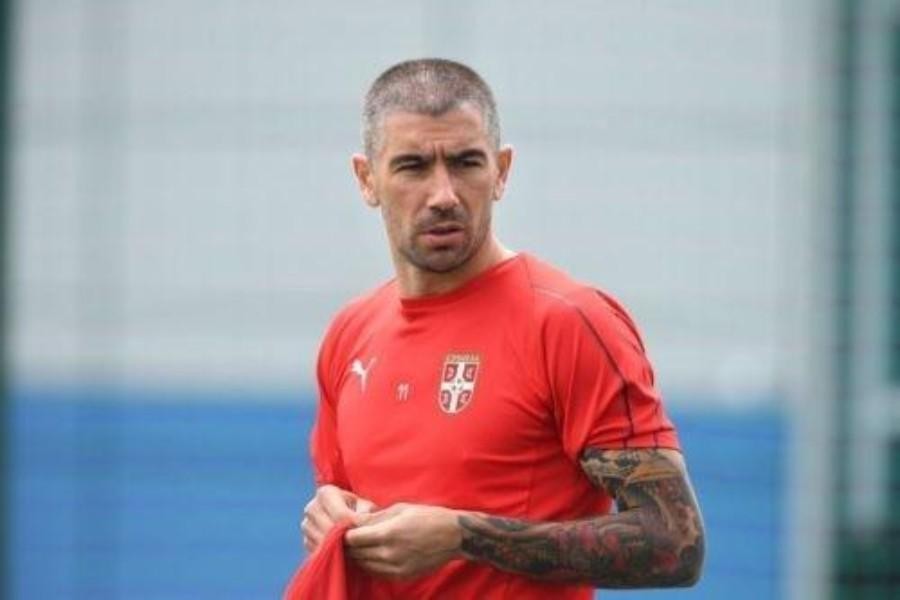 Aleksandar Kolarov con la Serbia