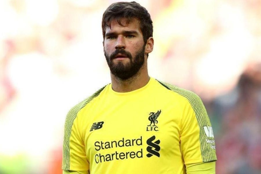 Alisson con la maglia del Liverpool