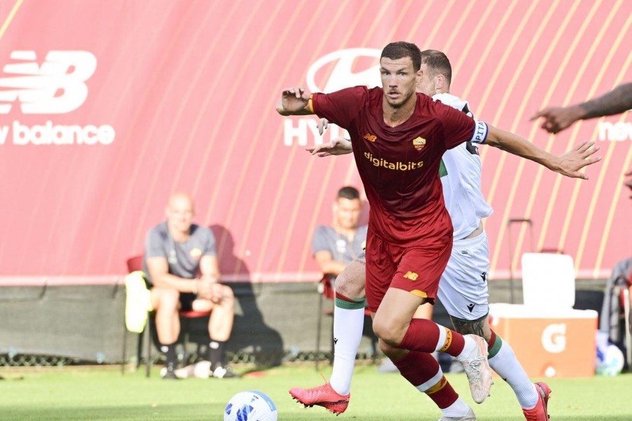 Edin Dzeko in azione ieri pomeriggio contro la Ternana:  il bosniaco ha giocato il secondo tempo, ereditando da Mancini la fascia di capitano @Getty Images