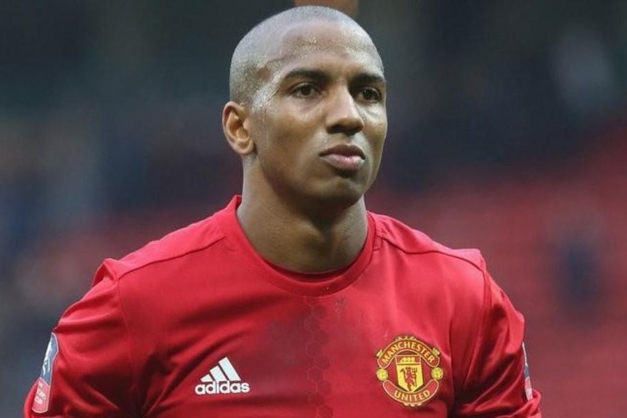 Ashley Young con la maglia del Manchester United