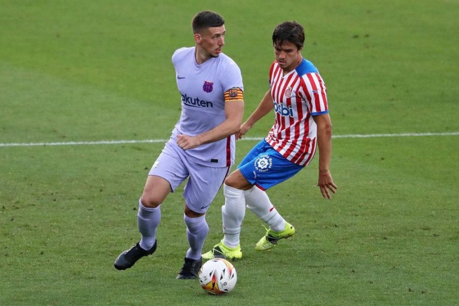 Lenglet in campo con la fascia di capitano del Barcellona nell'amichevole contro il Girona (Getty Images)