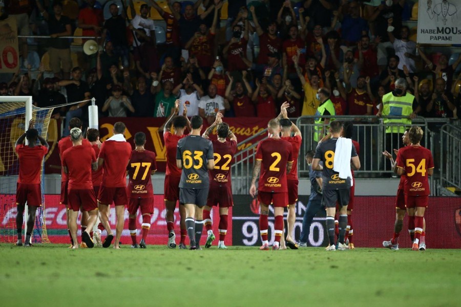 La squadra saluta i tifosi a fine partita @Mancini