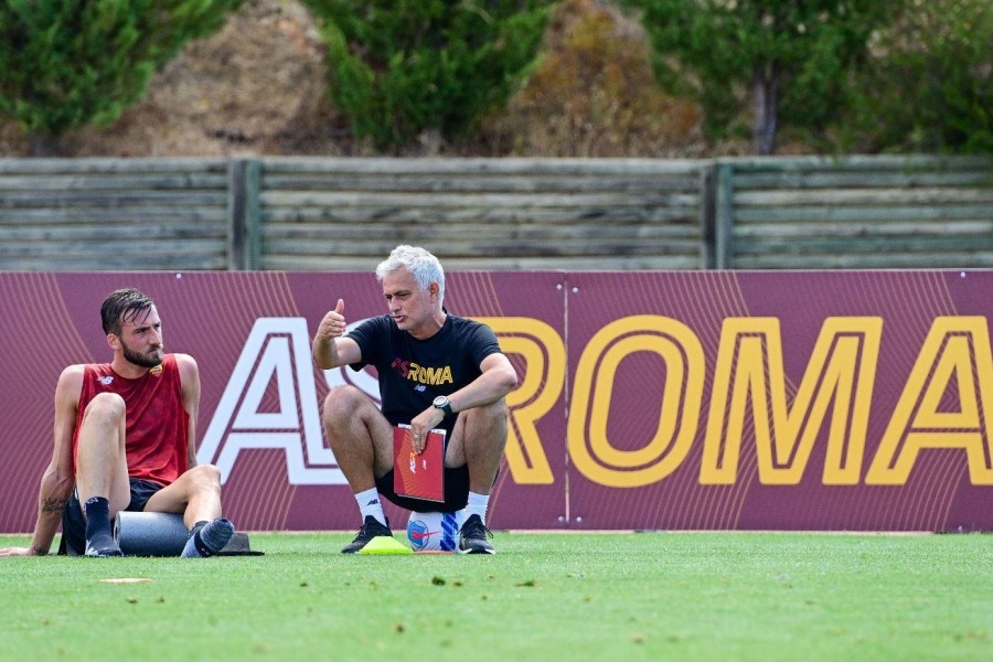 José Mourinho dà indicazioni a Cristante in ritiro in Algarve @Getty Images