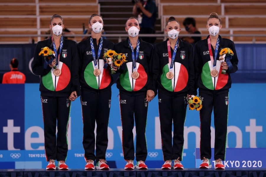 Le atlete azzurre di ginnastica ritmica sul podio dopo il bronzo nell’all-around, quarantesima medaglia per l’Italia a Tokyo 2020  @Getty Images