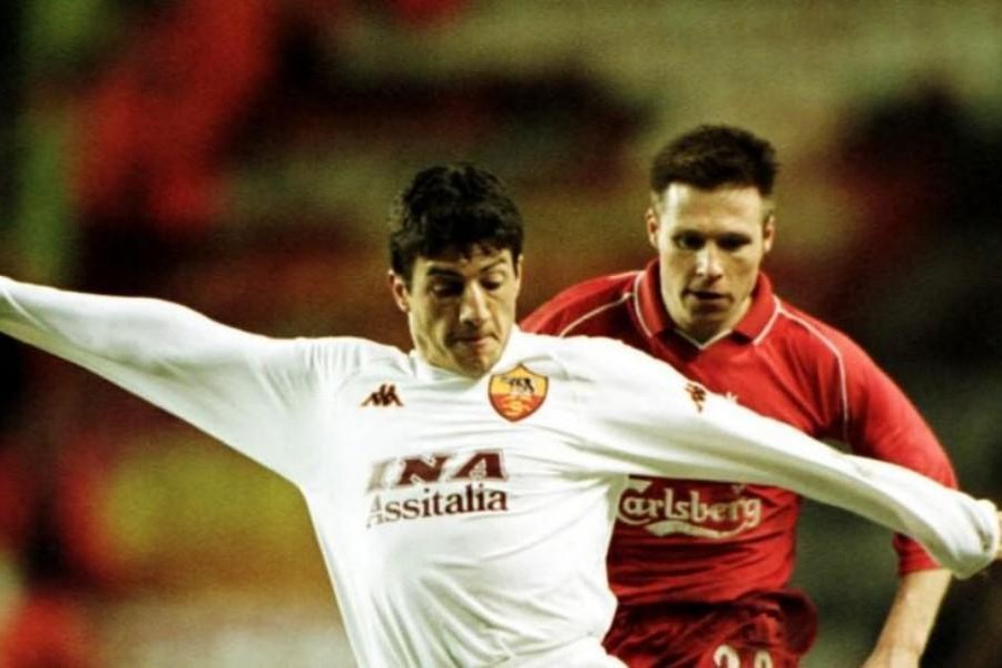 Guigou in azione durante Liverpool-Roma della Coppa Uefa 2000-01