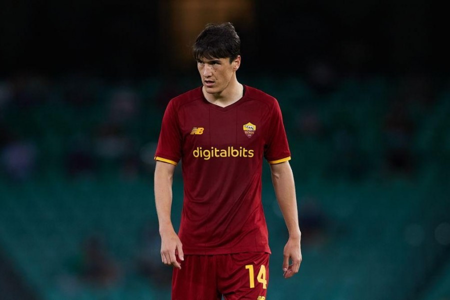 Shomurodov in campo contro il Betis (As Roma via Getty Images)