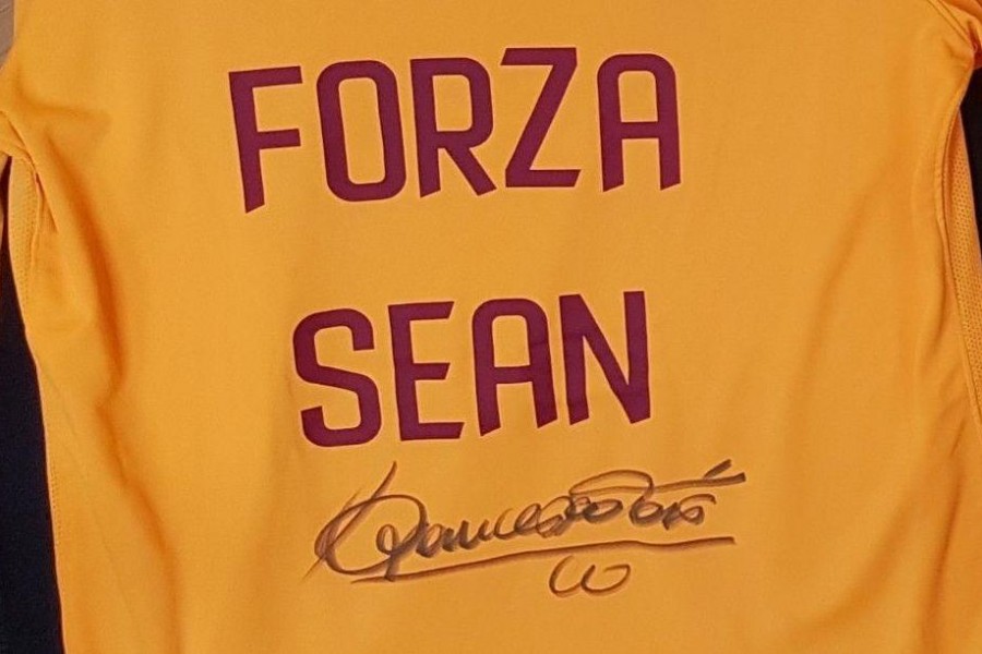 La maglia autografata da Francesco Totti @eBay