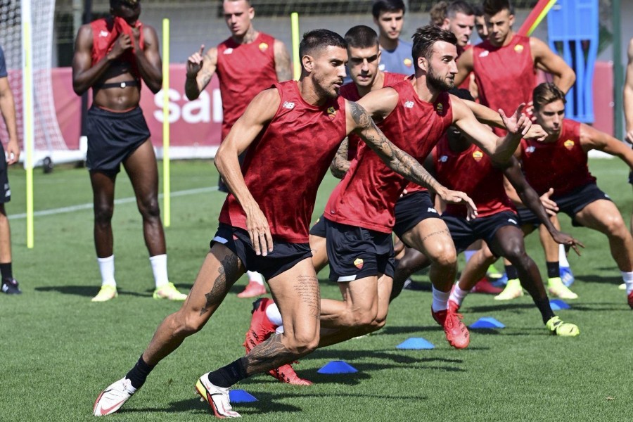 Un momento di un’esercitazione durante l’allenamento di rifinitura di ieri mattina a Trigoria  @As Roma via Getty Images