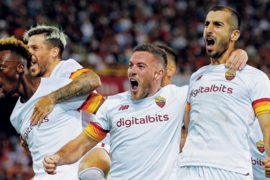 L'esultanza della squadra dopo il gol di Veretout a Salerno (As Roma via Getty Images)