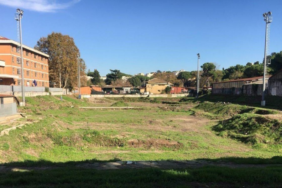 Campo Testaccio dopo la bonifica: l'erba già ricresce