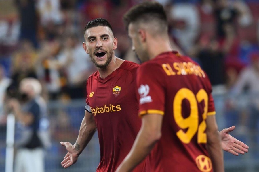 Pellegrini esulta con El Shaarawy dopo il gol vittoria contro il Sassuolo (As Roma via Getty Images)
