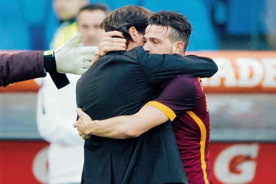 Florenzi, dopo il gol, abbraccia Rudi Garcia: era il 20 dicembre 2015, prima gara dopo l’eliminazione in Coppa Italia con lo Spezia. Il mese dopo il francese verrà esonerato, di Mancini