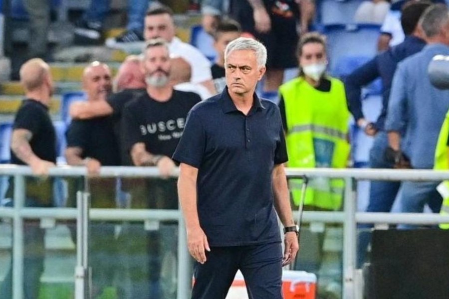 Mourinho all'Olimpico durante il derby (As Roma via Getty Images)