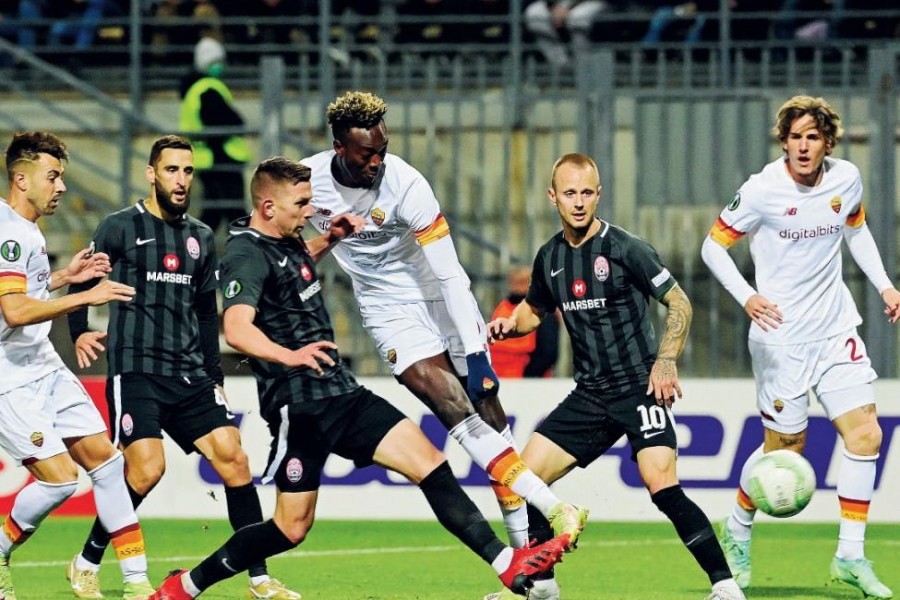 Tammy Abraham segna il gol del definitivo 3-0 contro lo Zorya (As Roma via Getty Images)
