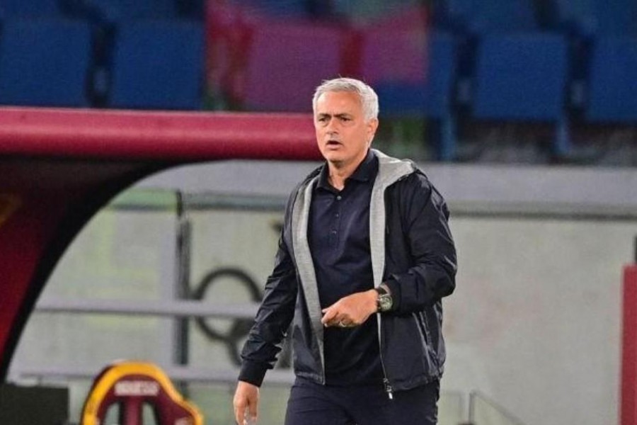 José Mourinho in panchina all'Olimpico (As Roma via Getty Images)