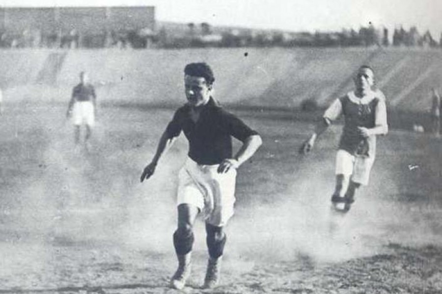 Cappa al Motovelodromo contro l’Ujpest, nella prima partita della Roma, il 17 luglio 1927