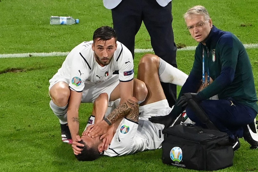 Bryan Cristante soccorre Leonardo Spinazzola dopo il ko all’Europeo  @Getty images