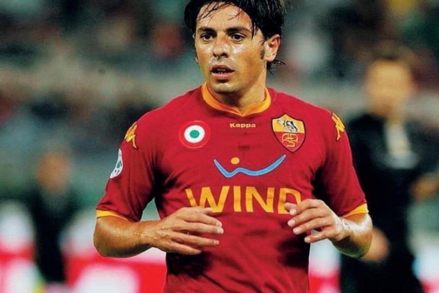 Mauro Esposito nella stagione 2009-2010 con la maglia giallorossa, di Mancini