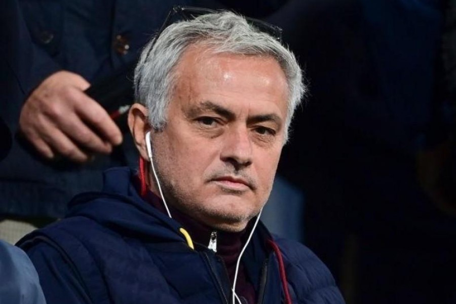 Mourinho in tribuna a Cagliari (As Roma via Getty Images)