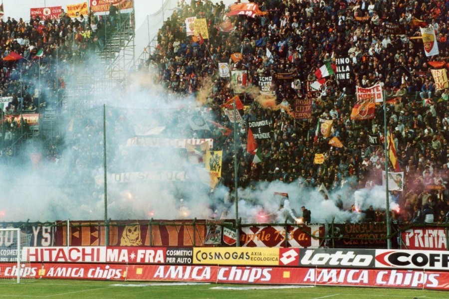 I circa 4.000 tifosi giallorossi a Venezia nella gara del 7 aprile 2002, terminata 2-2