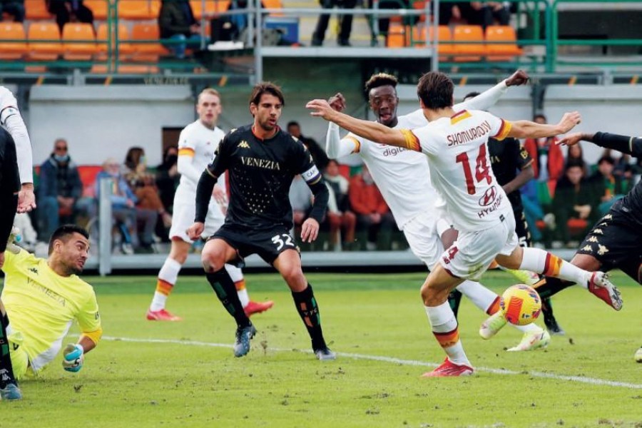 Shomurodov segna l'1-1 al Penzo (As Roma via Getty Images)