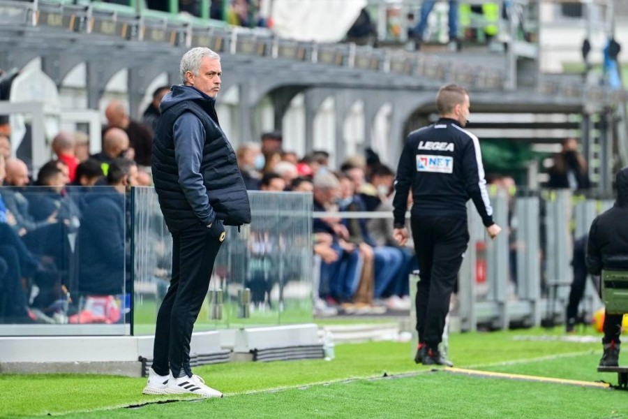 José Mourinho in panchina a Venezia (As Roma via Getty Images)