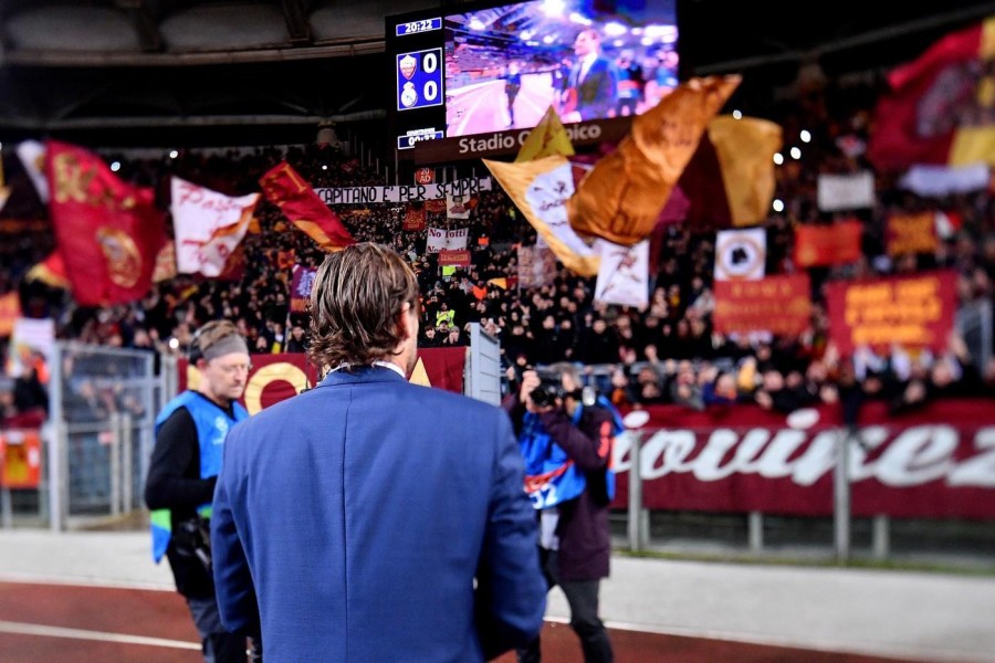 Francesco Totti sotto la Sud, di LaPresse
