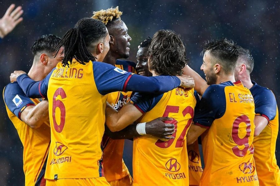 La squadra festeggia il gol del 2-0 contro il Genoa (Getty Images)