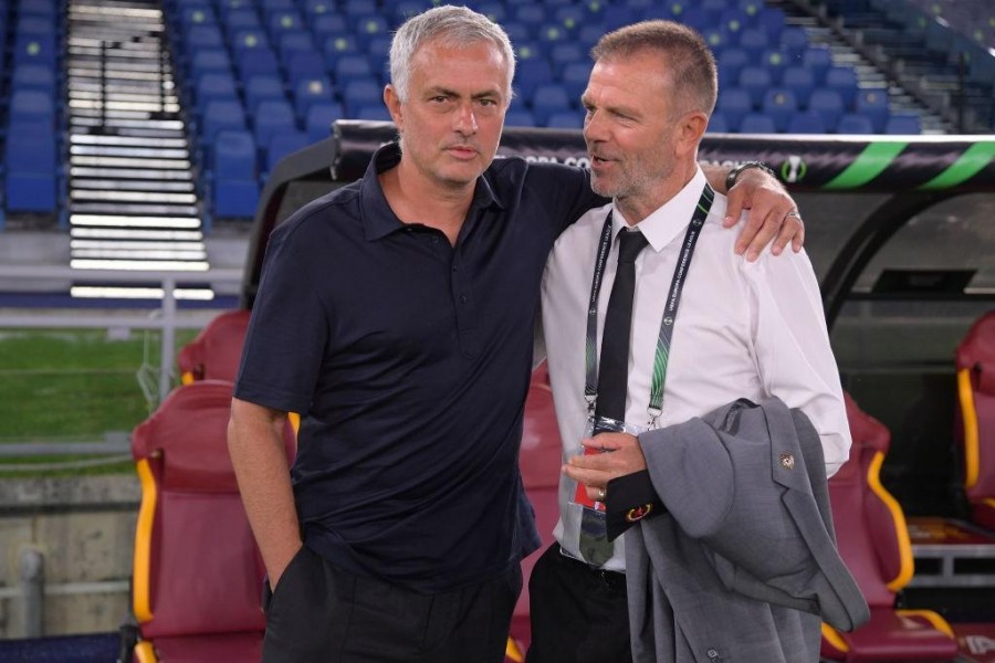 Mourinho e Mladenov (Photo by Luciano Rossi/AS Roma via Getty Images)