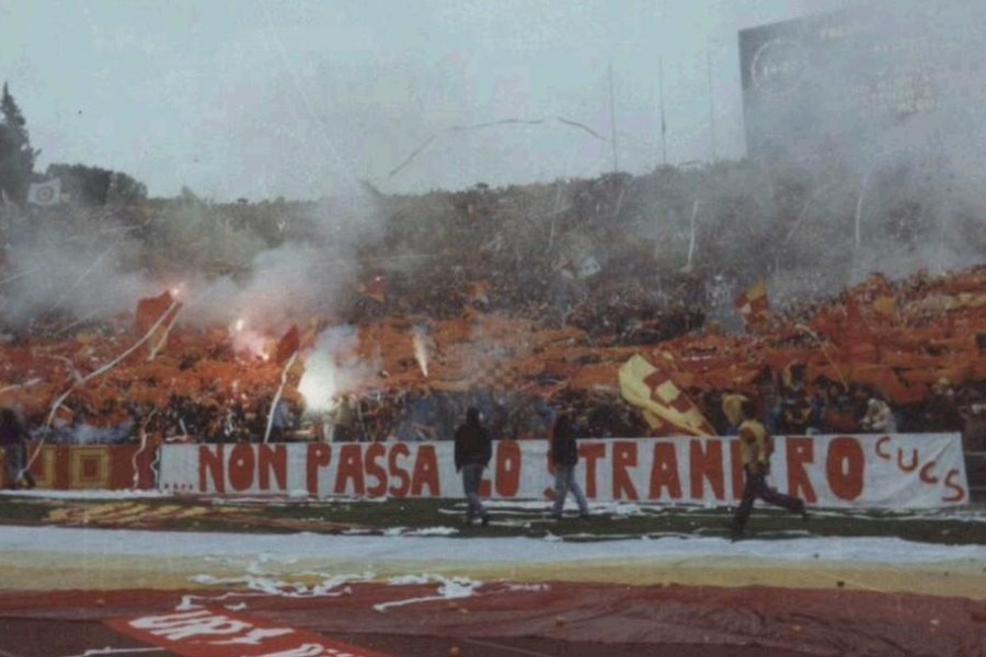 La Curva Sud espone il celebre striscione  «Non passa  lo straniero»