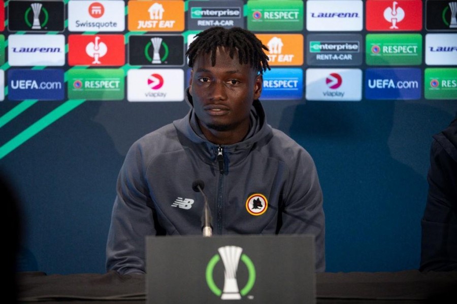 Darboe in conferenza stampa (As Roma via Getty Images)