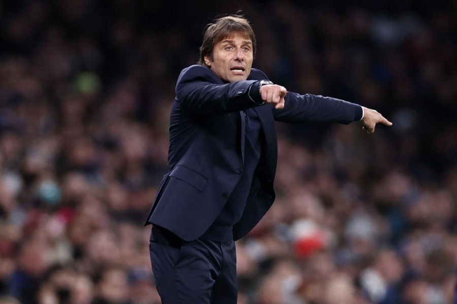 Antonio Conte sulla panchina del Tottenham