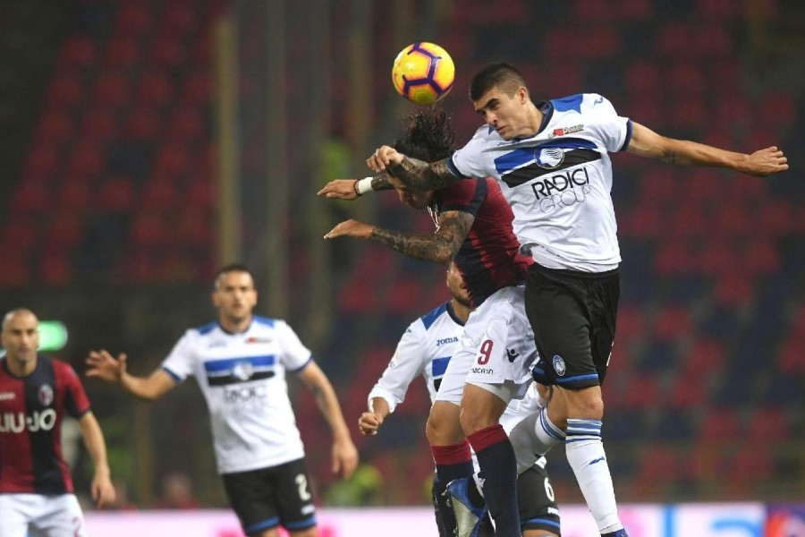 Mancini in azione contro il Bologna, di LaPresse