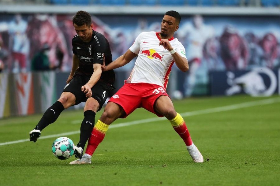 Benjamin Henrichs contro lo Stoccarda  (Photo by Filip Singer - Pool/Getty Images)