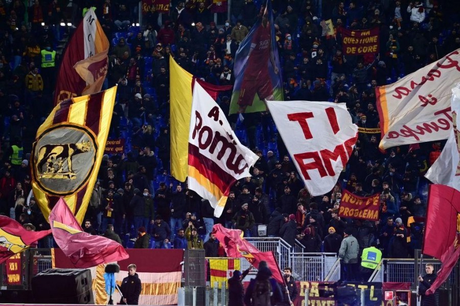 La Curva sud in Roma-Spezia (AS Roma via Getty Images)