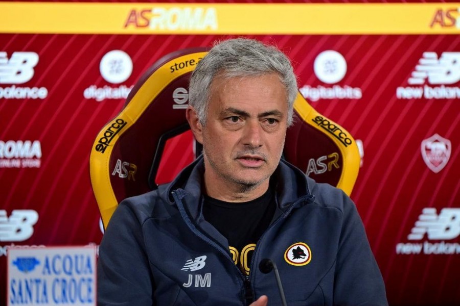 Mourinho in conferenza stampa (As Roma via Getty Images)