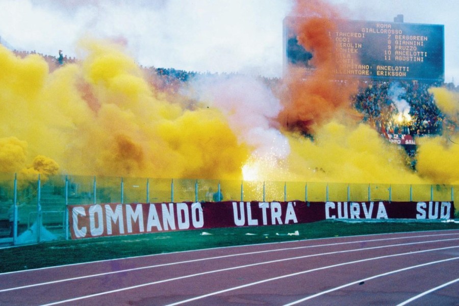 Lo striscione del Cucs nel giorno del suo decennale