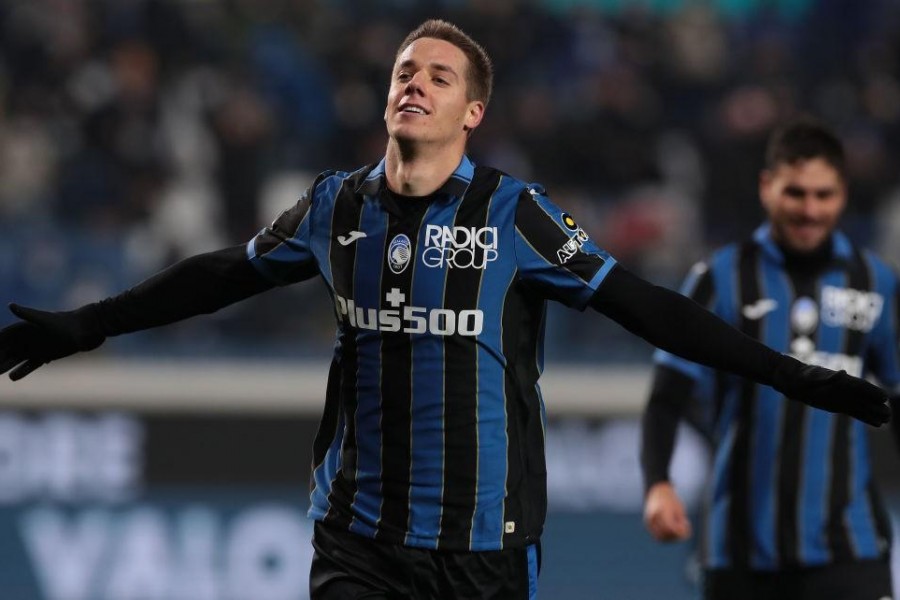 Pasalic festeggia la tripletta segnata contro il Venezia (Photo by Emilio Andreoli/Getty Images)