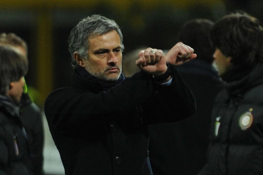 José Mourinho contro la Sampdoria nel 2010 (Photo by Valerio Pennicino/Getty Images)