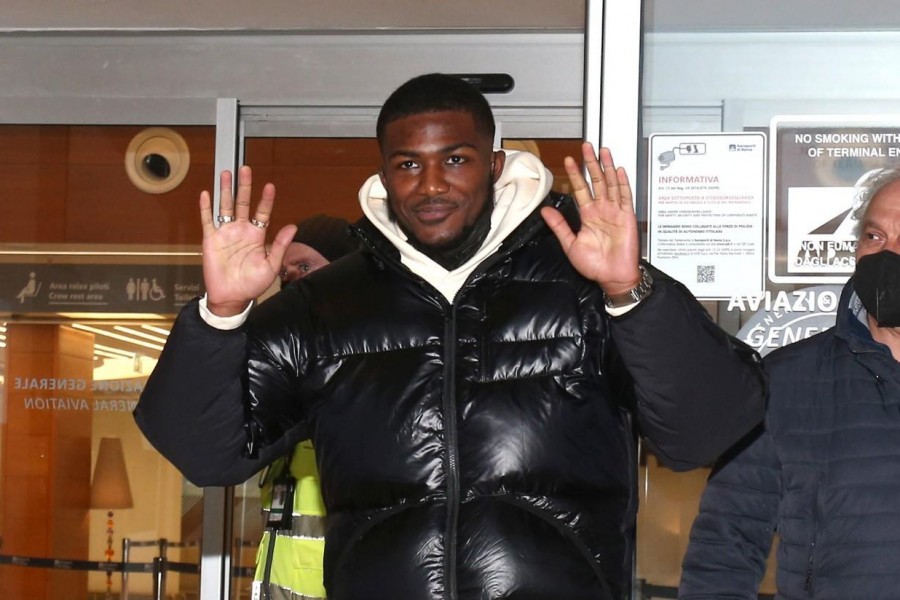 Maitland Niles all'arrivo a Ciampino, di Mancini