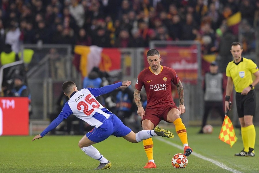 Kolarov in azione durante Roma-Porto, di LaPresse