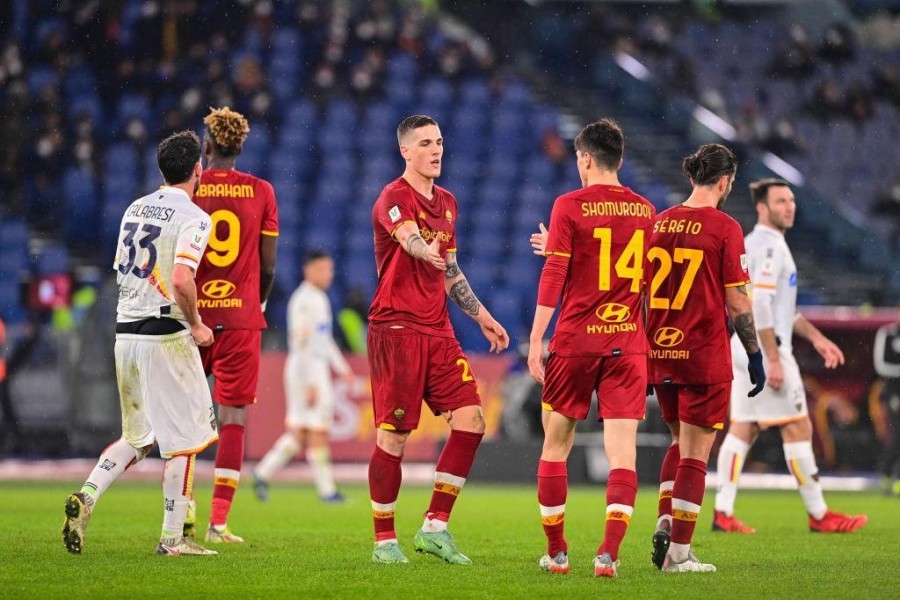 I festeggiamenti dopo il gol di Shomurodov con il Lecce (Getty Images)