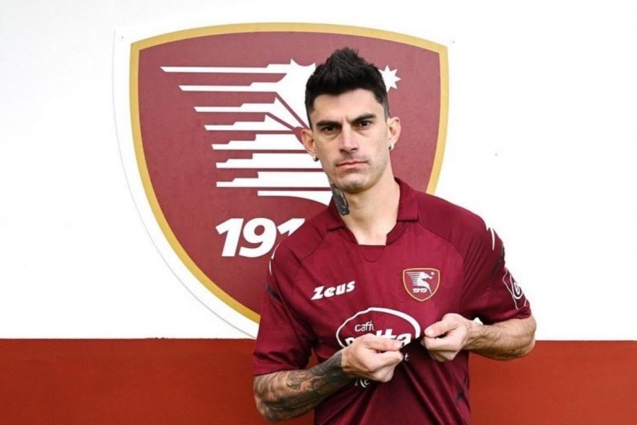 Perotti con la maglia della Salernitana