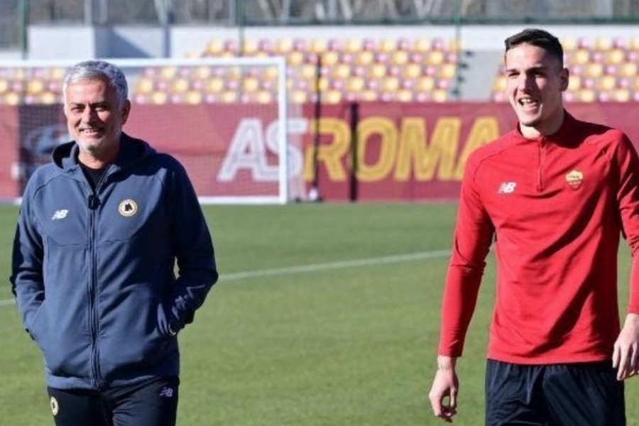 Zaniolo e Mourinho a Trigoria (As Roma via Getty Images)